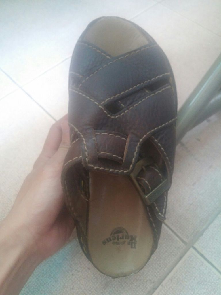 Bán 1 chiếc Dr Mastens bên Chân Phải màu Nâu mới 99%