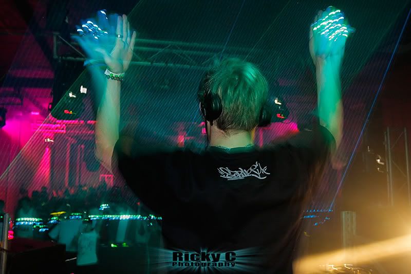 IMAGE: http://i167.photobucket.com/albums/u150/Liveengineer/Stuff/Rave5.jpg