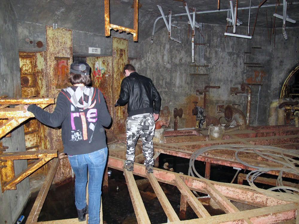 https://i167.photobucket.com/albums/u134/Boomerjinks/urbex/silo2.jpg